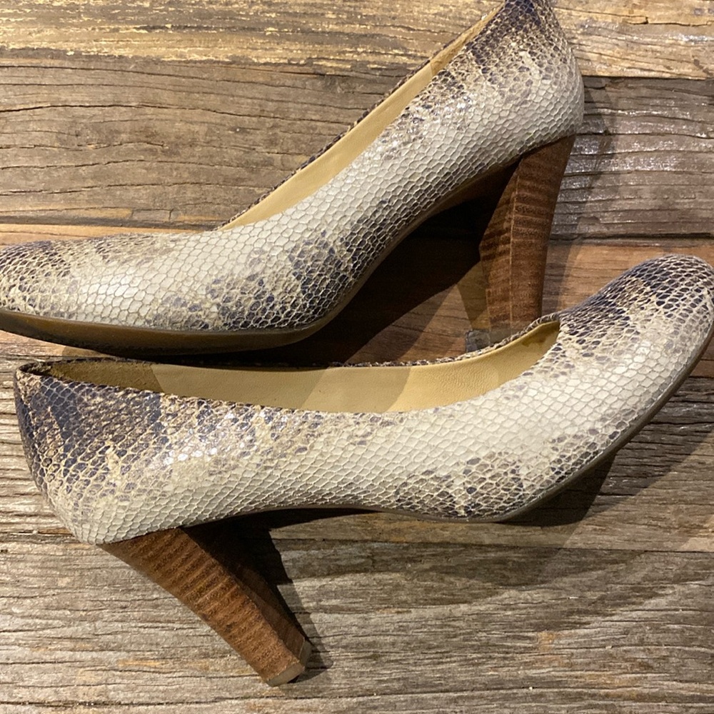 Geox snakeskin almond toe pumps - excellent condition!